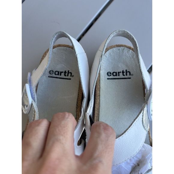 Earth linden laguna leather sandals - size 6 - white/silver - Picture 6 of 10